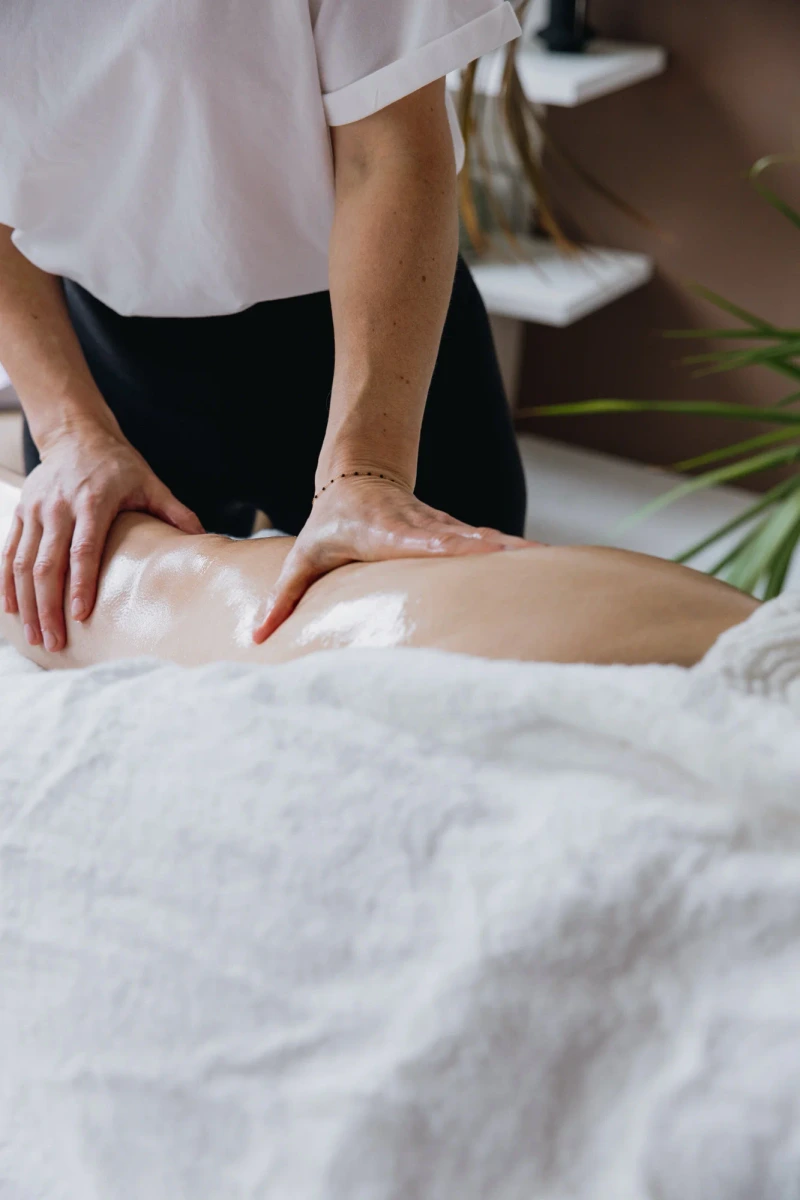 Drainage - Massage of a leg
